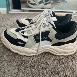 23.65 V2 sneakers in multi color. Size US womens 7